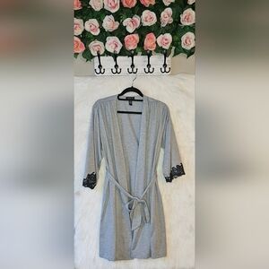 Jones New York Classic Midi Robe w/Lace Trim